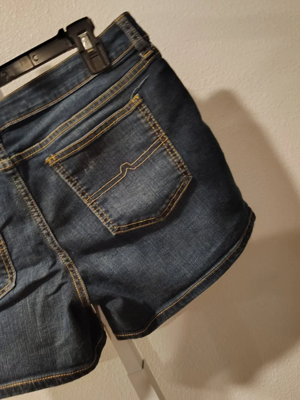 Arizona Jean Company Junior's Denim Jean Shorts Size 9 Stretch Zip Fly 5 Pocket